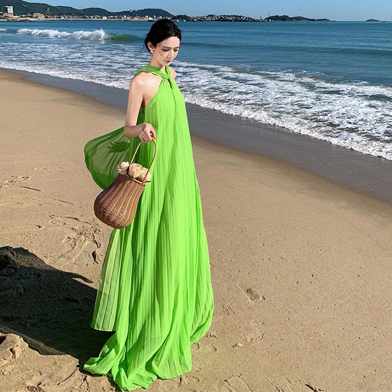 速发绿色挂脖飘带百褶裙海边度假连衣裙夏宽松大摆长裙三亚沙滩裙