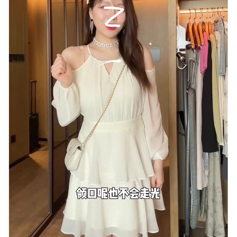 速发法式露肩挂脖连衣裙春秋大码胖妹妹遮肚气质荷叶边短裙