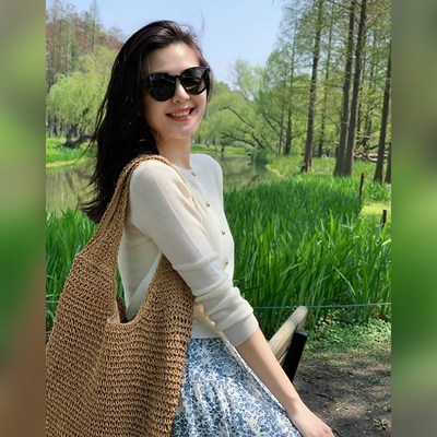 速发白色正肩修身针织n外搭开衫长袖独特超好看上衣秋装女款2024