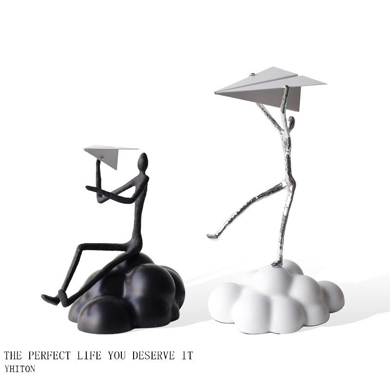 现代抽象雕塑玩飞机人物摆件样板房客厅电视柜玄关书房家居艺术品