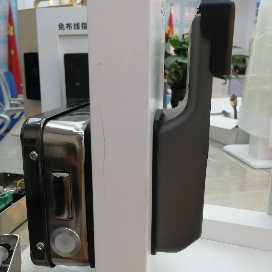 老式大门家用防盗门指纹密码刷卡遥控电控感应智能锁别墅指纹门锁