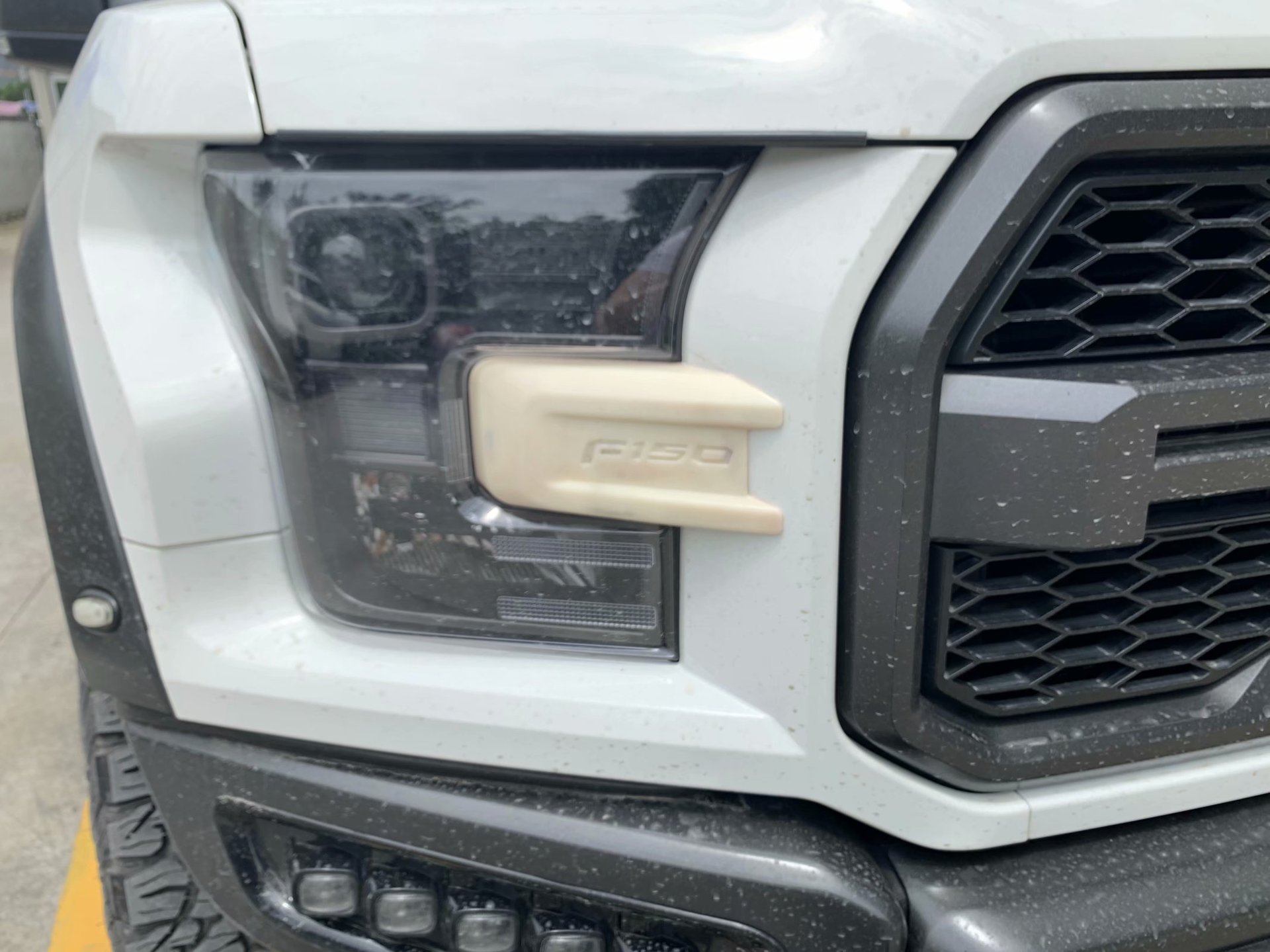 适用于20款福特猛禽F150改装专用前雾灯眉装饰框碳纤纹红色雾灯