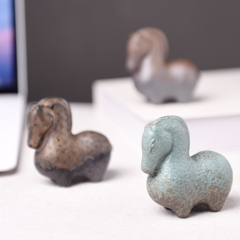 可爱萌宠喵咪窑变小唐马复古摆件陶瓷茶宠创意家居茶道桌面装饰品