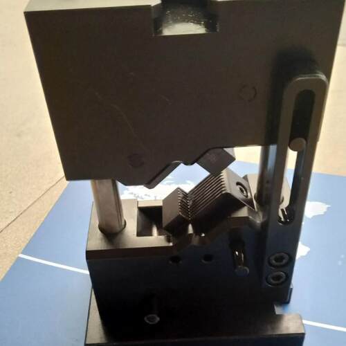 管型端子四边压接模具免