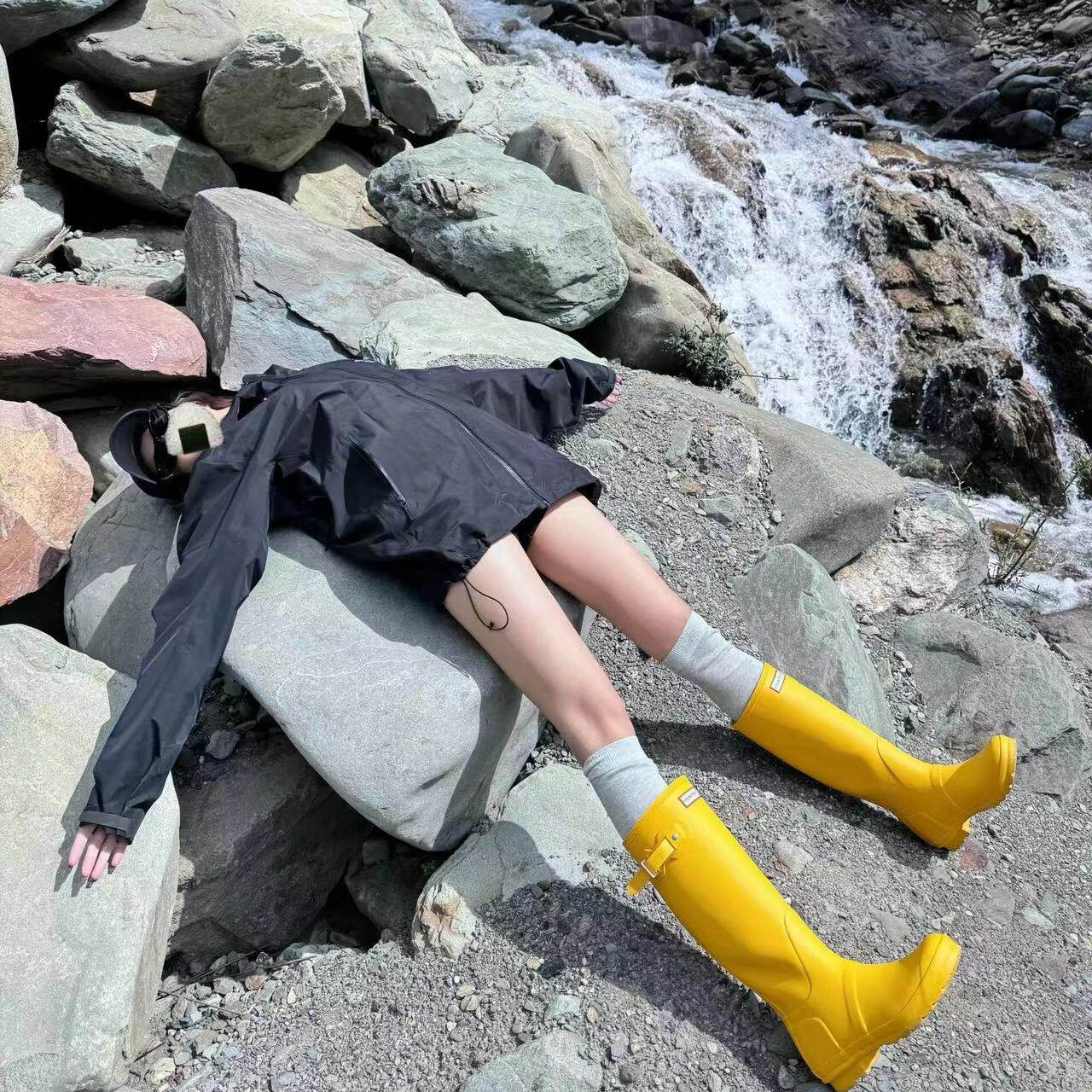 黄色长筒户外登山靴春夏女士高颜值雨靴防水防滑加绒保暖显瘦靴子