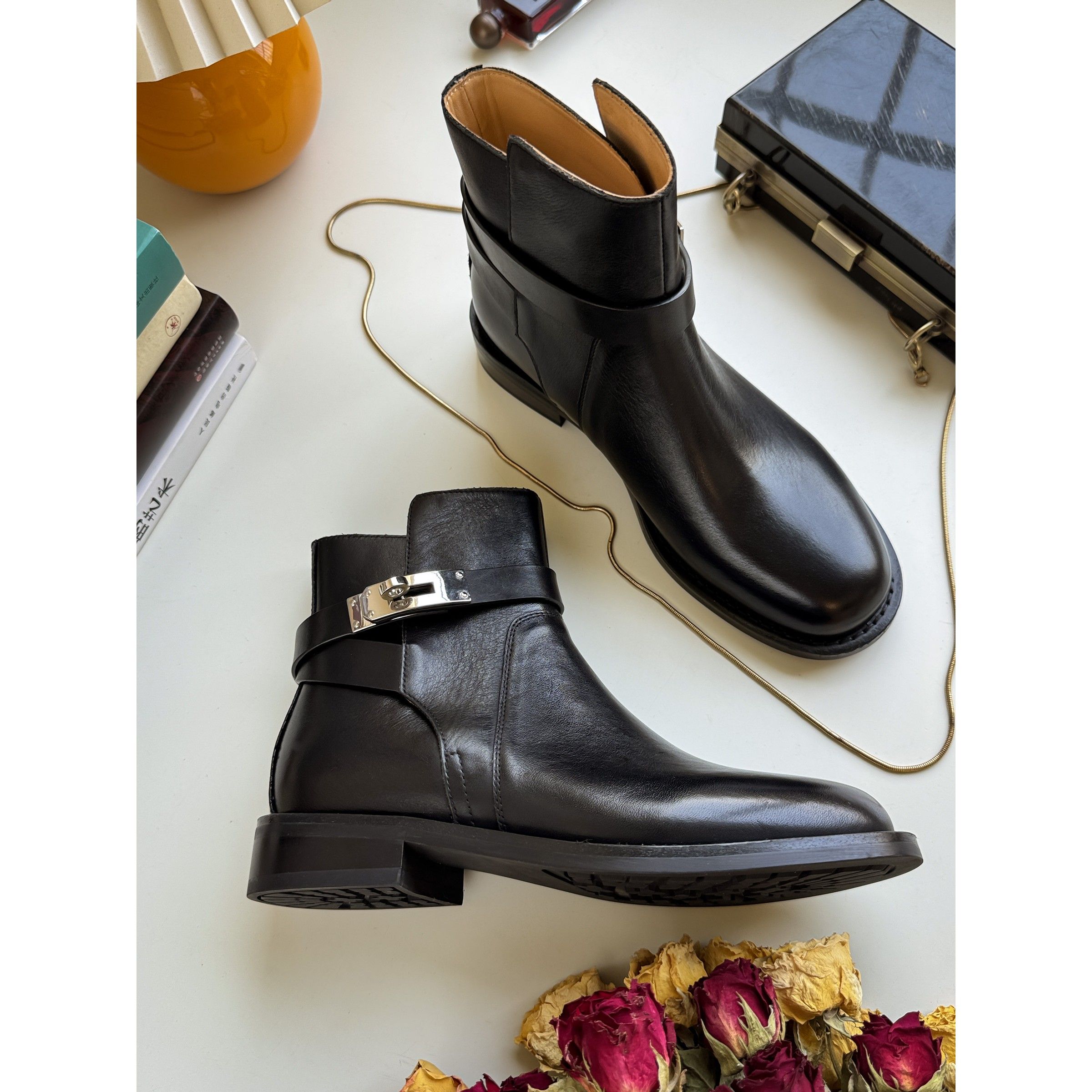 须臾 凯莉扣切尔西短靴女英伦真皮显瘦厚底短筒马丁靴单靴瘦瘦靴