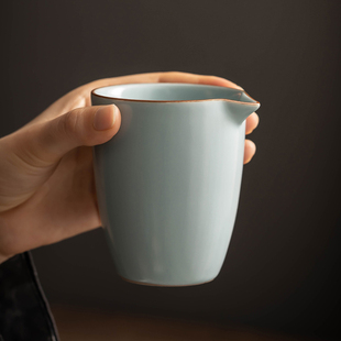 天青汝窑公道杯陶瓷泡茶杯家用公杯分茶杯倒茶器高端茶海茶具配件