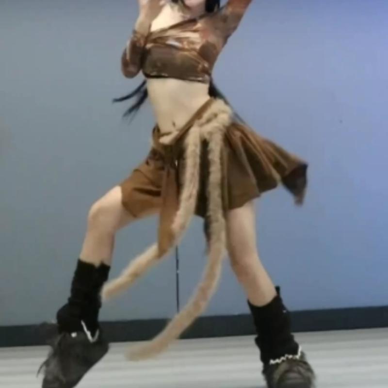 毛绒腰带链屁帘跳爵士舞