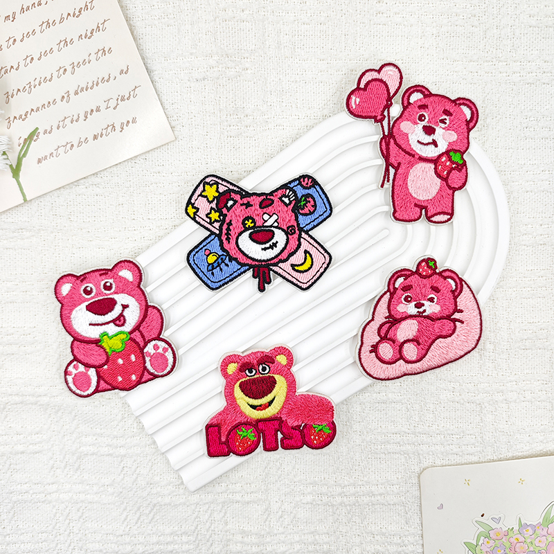卡通草莓熊图案刺绣布贴羽绒服补丁贴自粘免缝破洞修复diy装饰贴