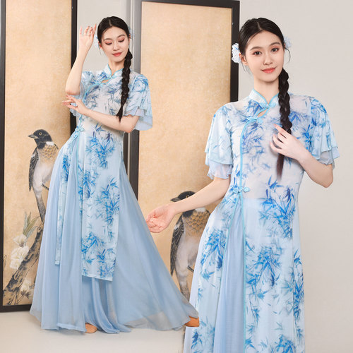 古典舞服青花瓷配色高贵而典雅