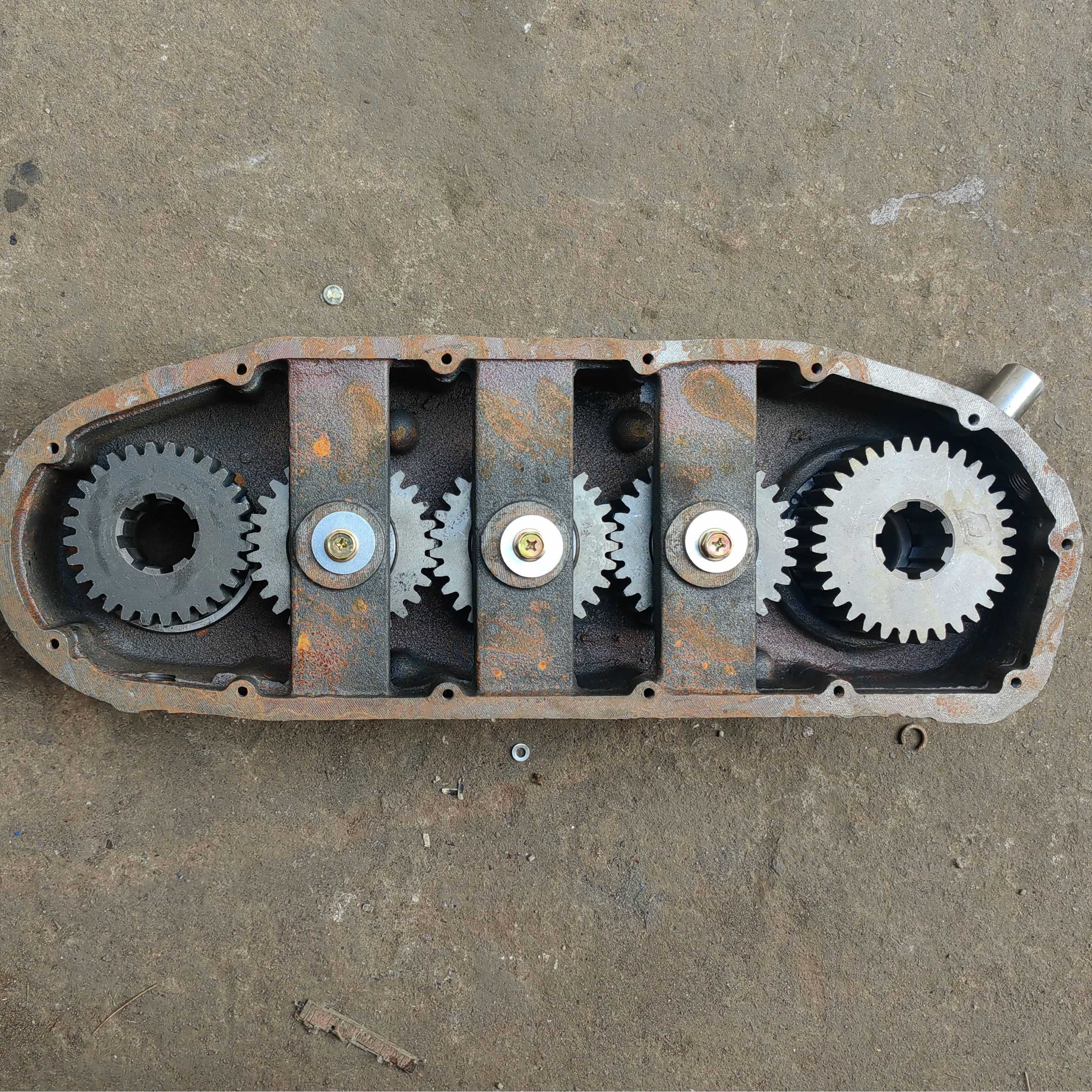 旋耕机齿轮箱/东风型151旋耕机链条传动改齿轮传动齿轮箱体总成