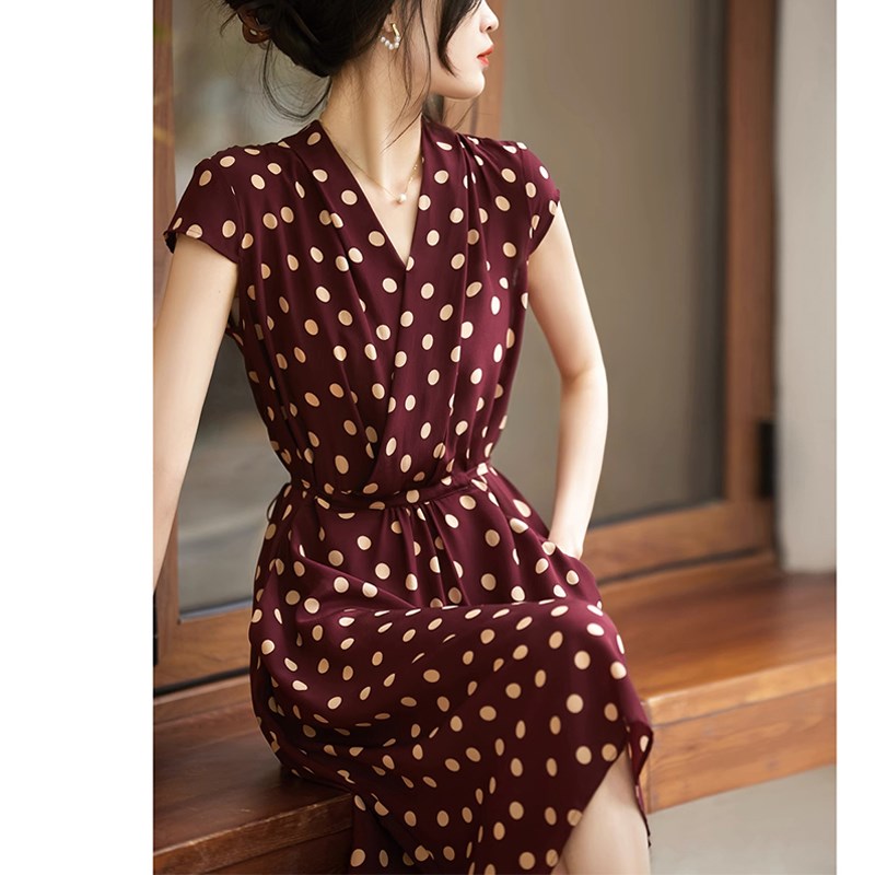 速发法式波点连衣裙2024新气款质减龄系领收腰V带a字裙