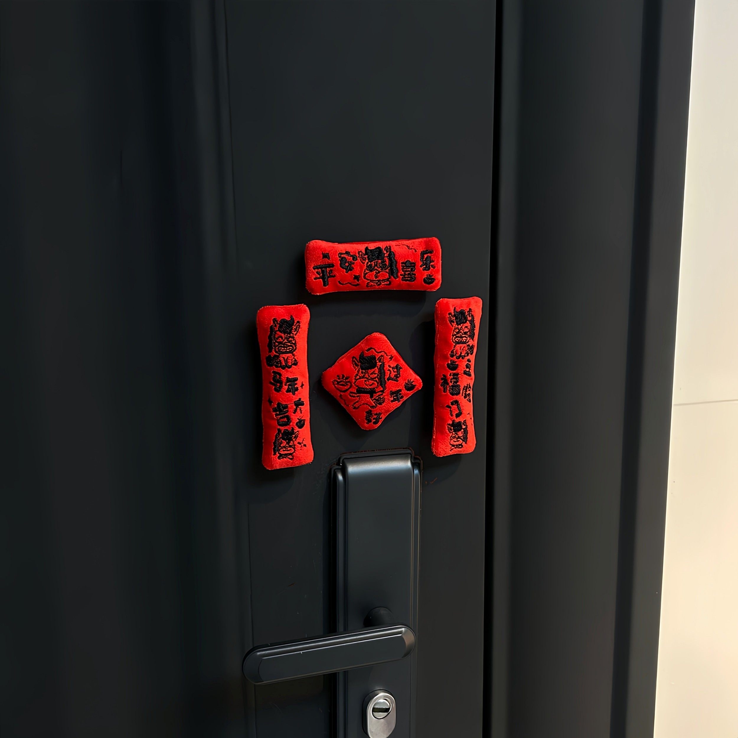 小马对联！毛绒迷你对联智能门锁磁吸小对联挂饰新年入户门把装饰