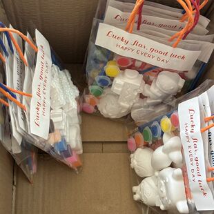 创意涂鸦石膏娃娃涂色手提袋装带颜料生日礼摆摊福利社礼物