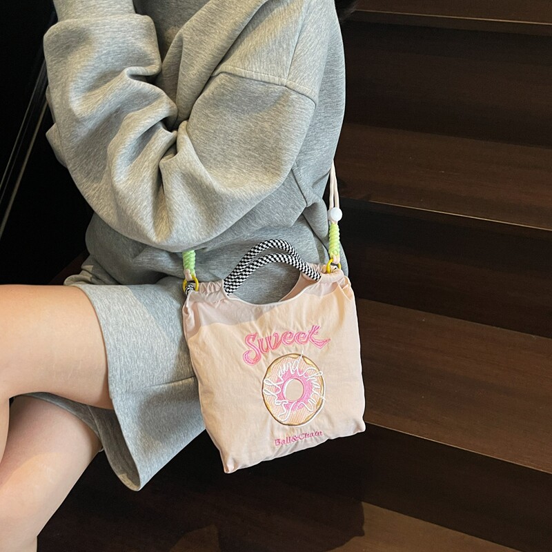 可爱甜甜圈手拎包女刺绣环保袋迷你小斜挎包手机包轻便通勤帆布包