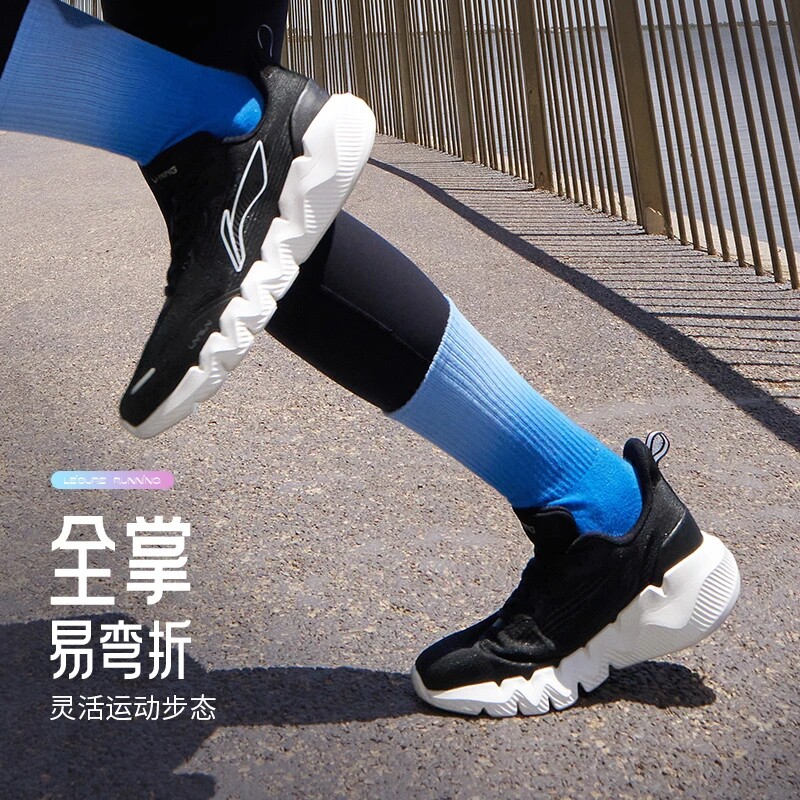 李宁正品新款灵动女子反光运动休闲轻便透气舒适慢跑鞋ARST046