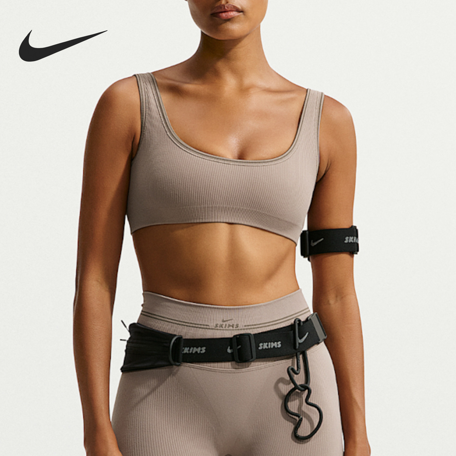 Nike/耐克正品新款女士宽肩带弹性U领复古运动内衣IR5061-260