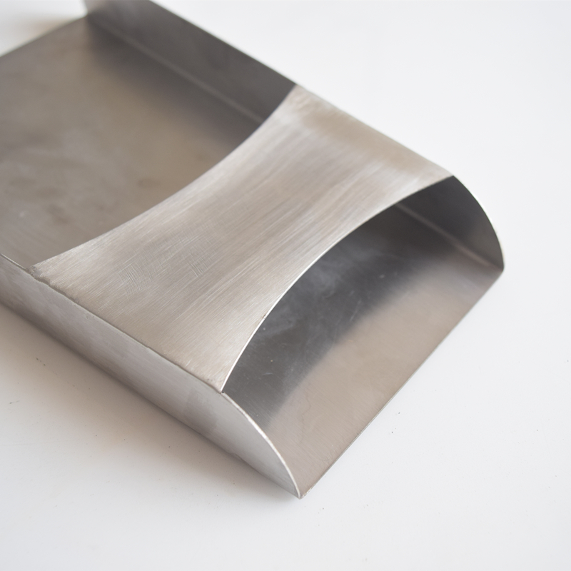 304不锈钢铲斗加厚大辣片包装装袋漏斗J辣条装袋工具扁口方口漏斗