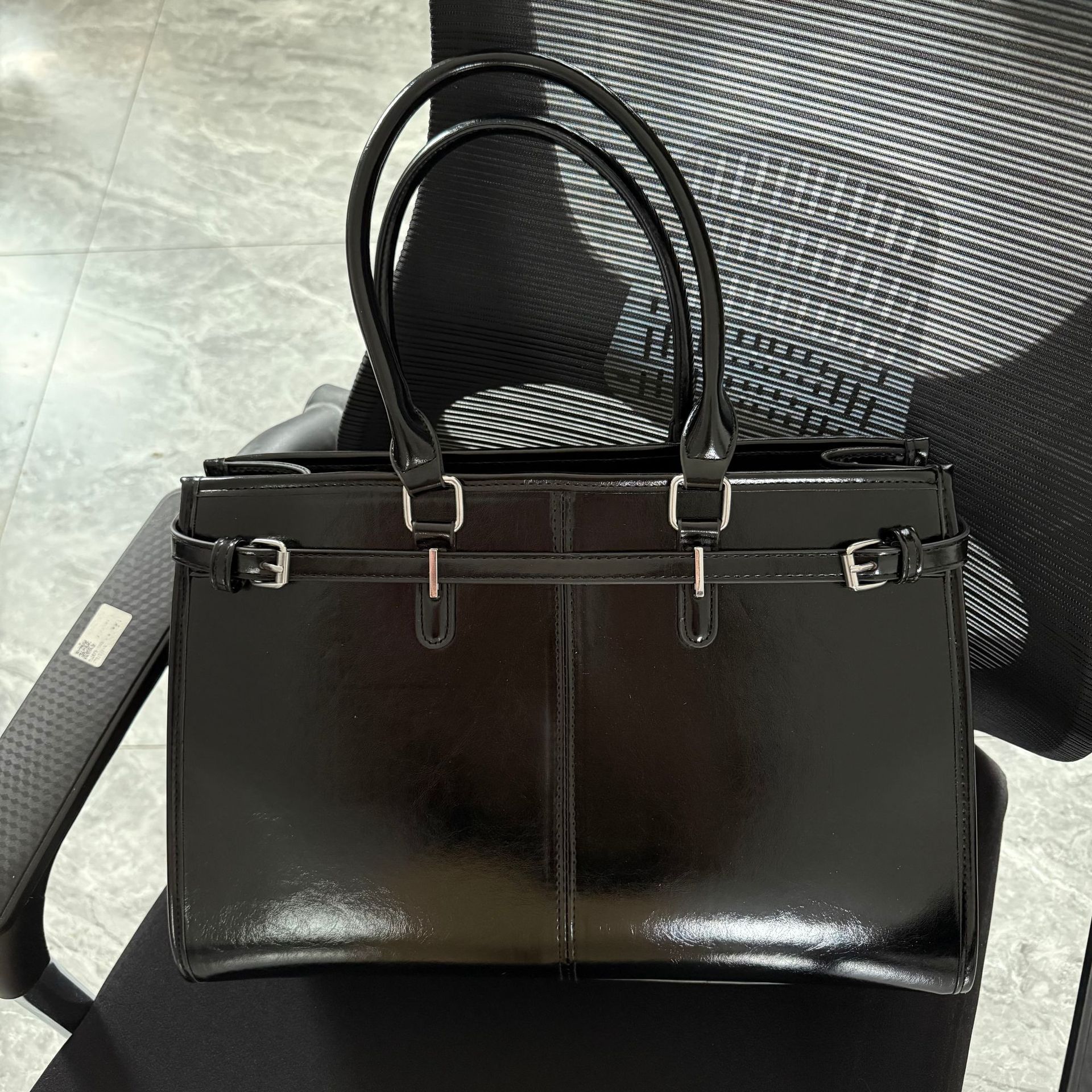 追星女孩大容量黑色油蜡皮演唱会藏东西手提托特包藏应援物神器