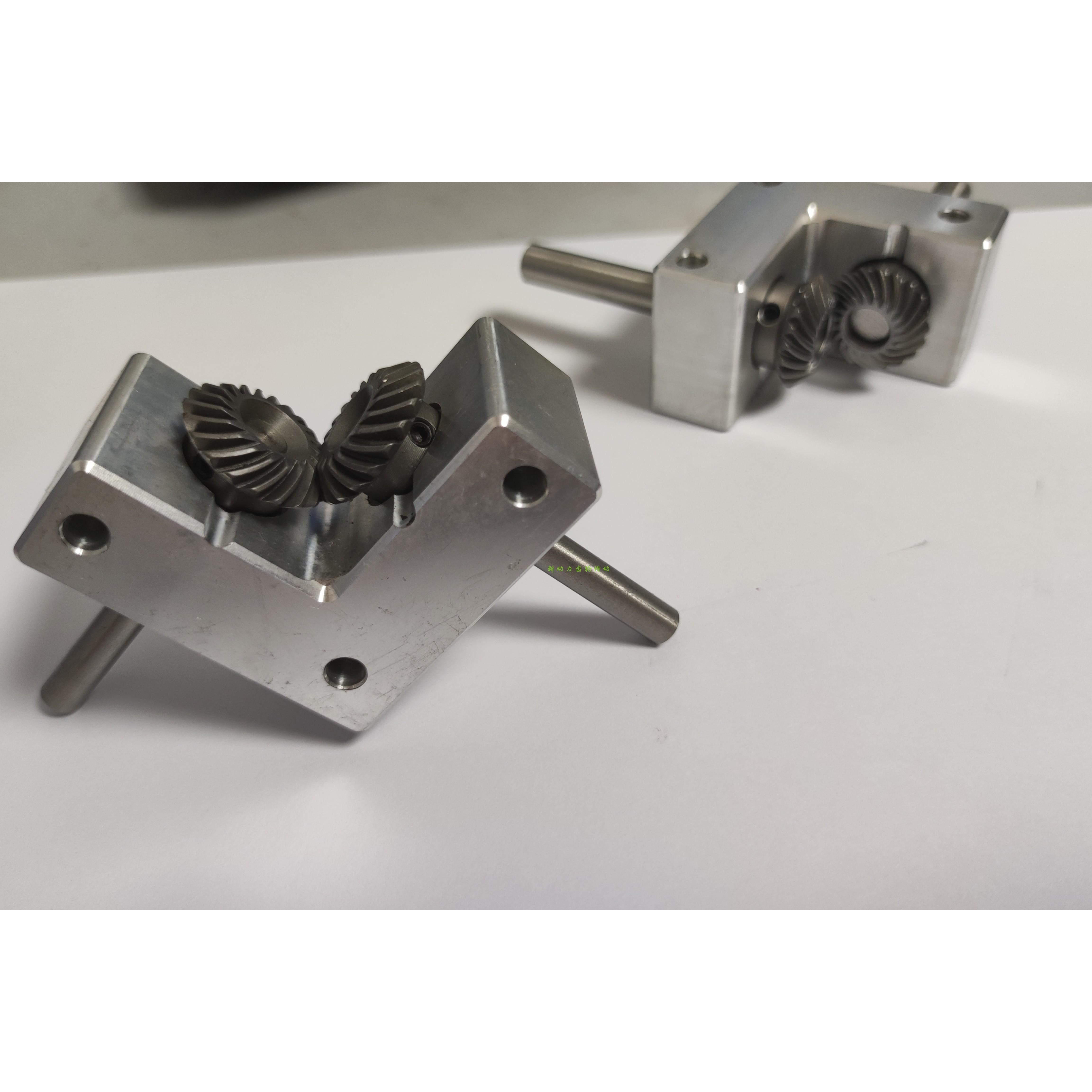 小型直角转角器90度齿轮箱螺旋伞齿轮1：1换向器减速箱加工简易