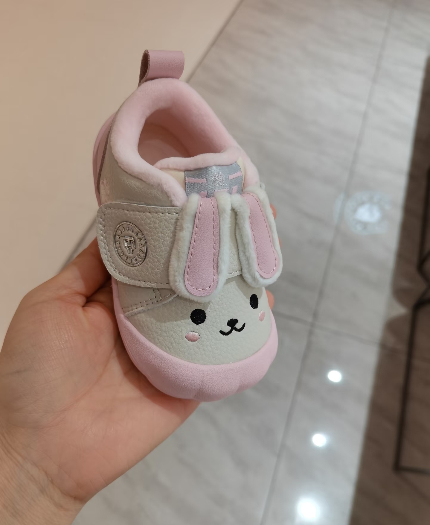 泰兰尼斯101冬季新款步前鞋男宝宝牛皮婴儿鞋加绒保暖女童赤足鞋