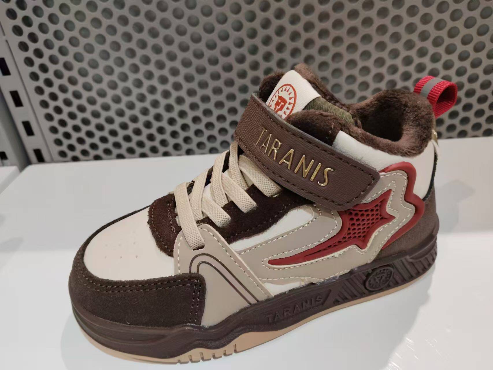 泰兰尼斯童鞋冬季新款儿童板鞋加绒保暖男童女童运动鞋微帮休闲鞋