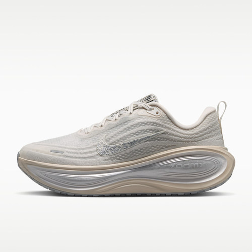 NIKE耐克女子VOMERO PLUS SE运动训练跑步鞋IM8331-001