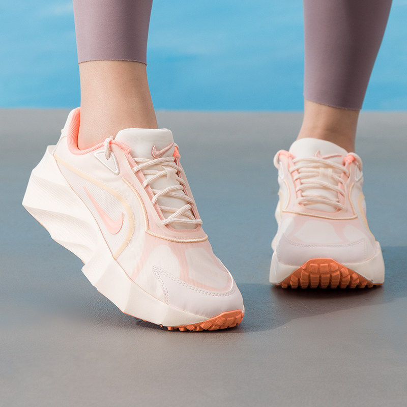 NIKE耐克女鞋WMNS NIKE AURA EDGE厚底透气运动休闲鞋HQ7025-104 - 实物图