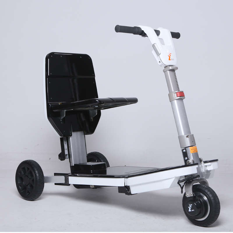 福康遥控折叠老年人三轮电动代步车行李箱式轻便携带老人助力电车