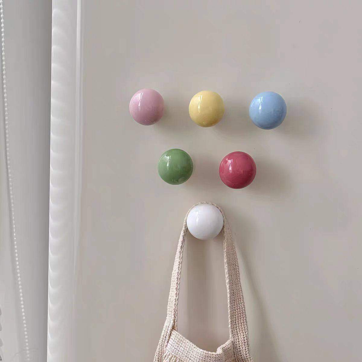 多巴胺色陶瓷圆球强力磁吸挂钩装饰冰箱贴收纳挂架洞洞板入户磁贴