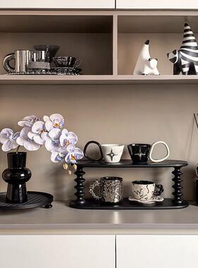 态生活中古风玄关摆件陶瓷咖啡杯酒杯黑色杯架彷真蝴蝶兰花瓶花束