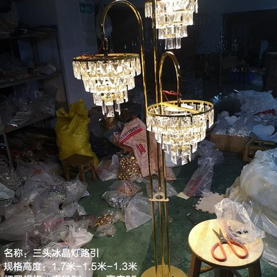 新款婚礼堂欧式铁艺电镀水v晶吊灯婚庆道具灯冰晶条路引花布置装