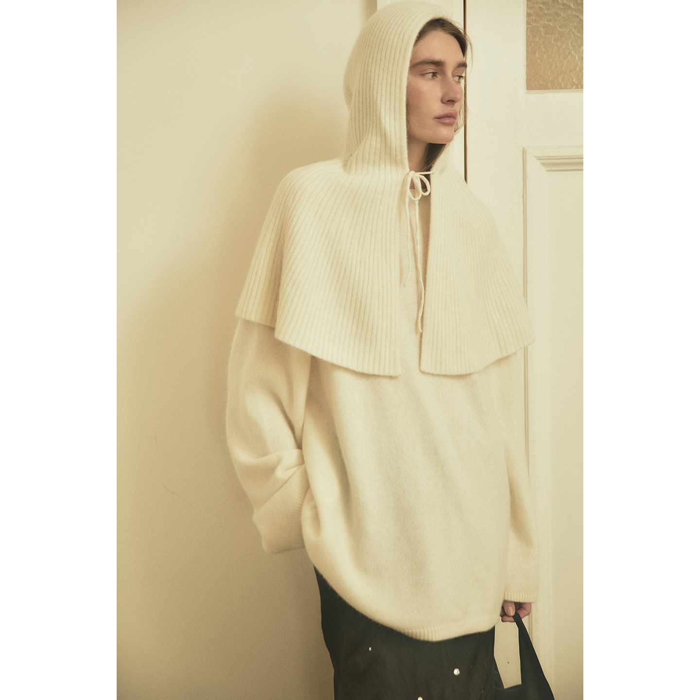 VIKTORIACHAN针织连帽披肩套装