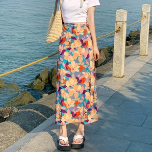 雪纺一片式碎花半身裙夏季新款波西米亚沙滩裙女度假旅游绑带裹裙