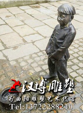 欧式外国小孩玩耍嬉戏撒尿雕塑玻璃钢铜雕塑户外广场水池景观雕塑