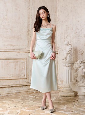 Three Quarters 蓝色珍珠链条肩带荡领褶皱醋酸吊带连衣裙