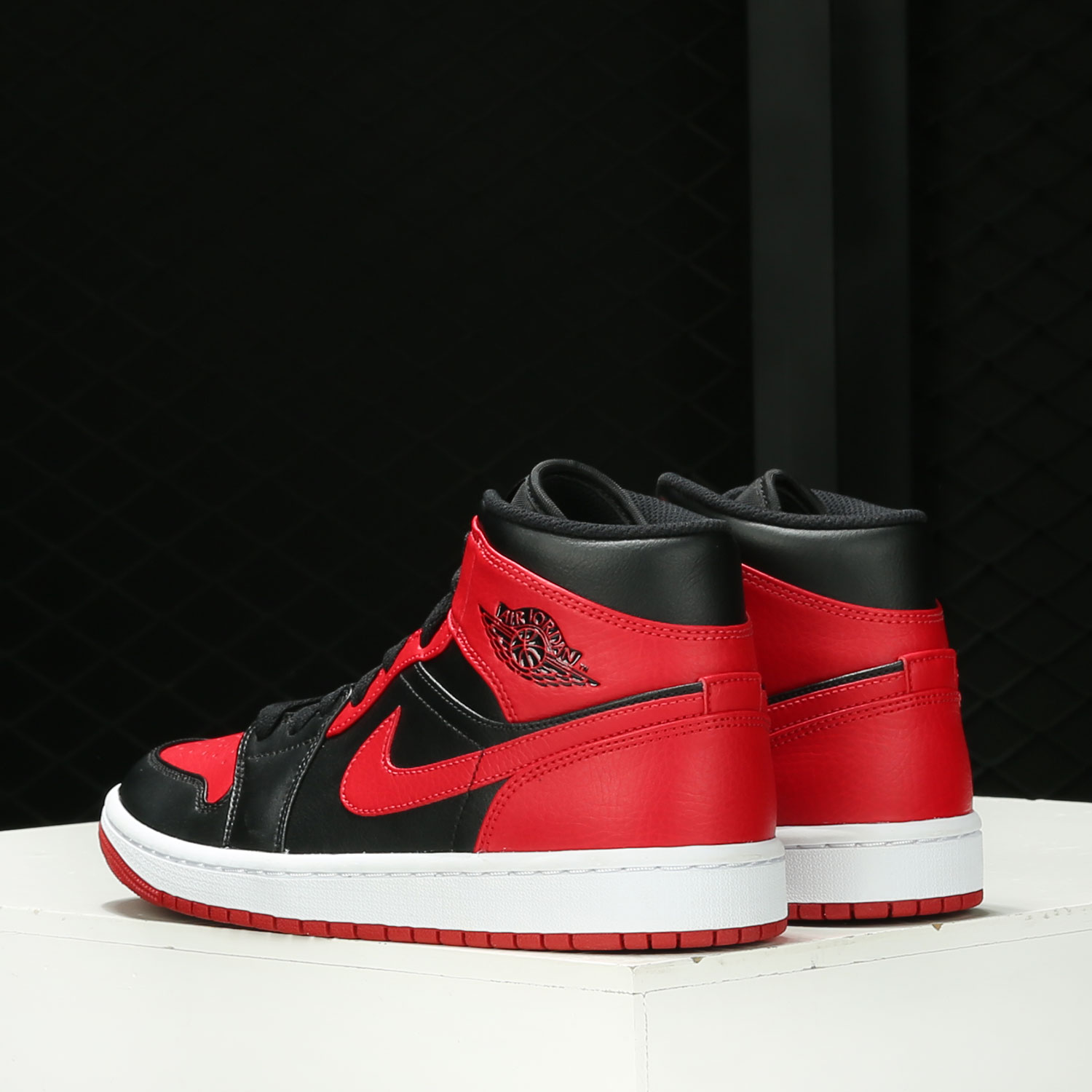 Nike/耐克 正品 AIR JORDAN 1 男子运动休闲板鞋554724-074