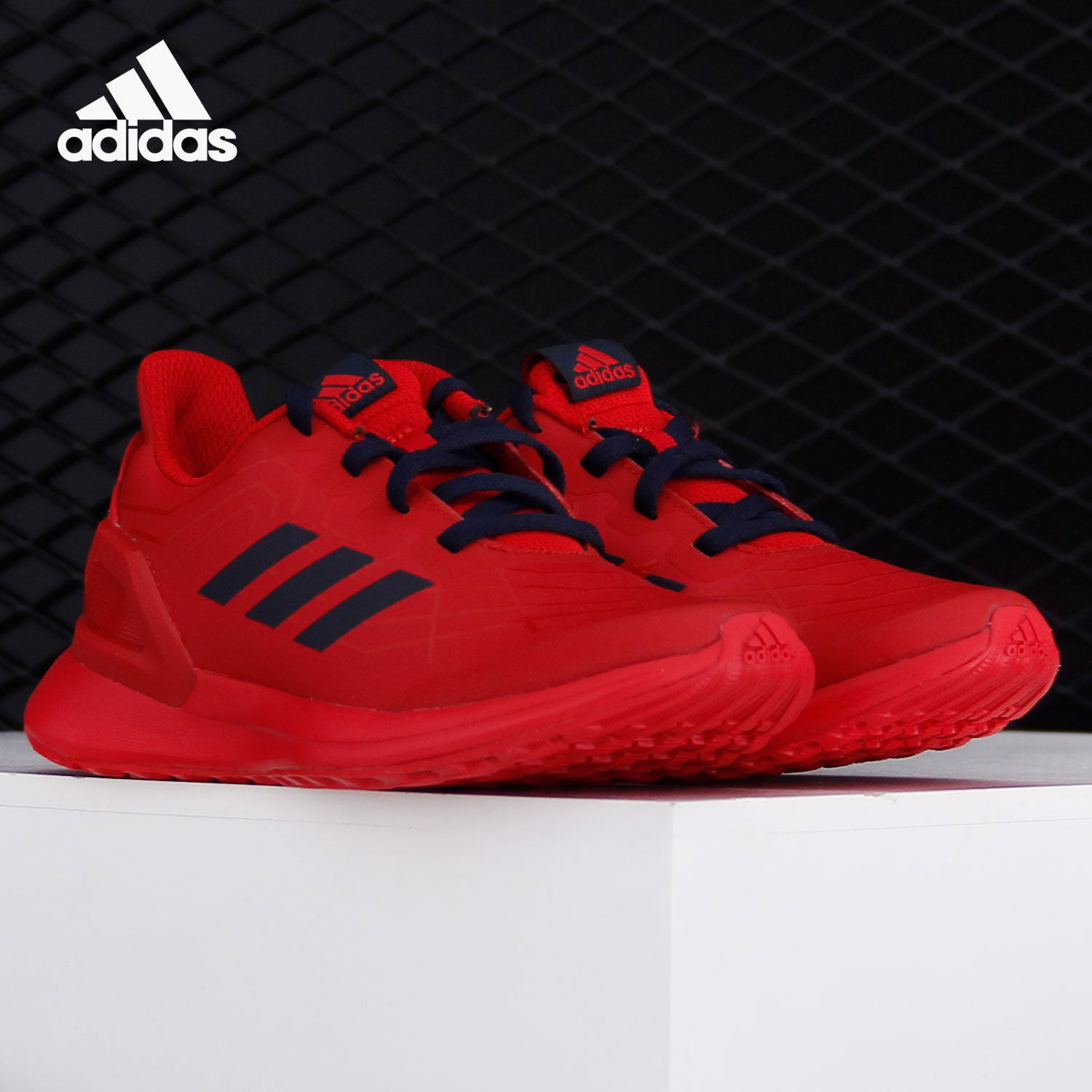 阿迪达斯大童舒适运动跑步鞋