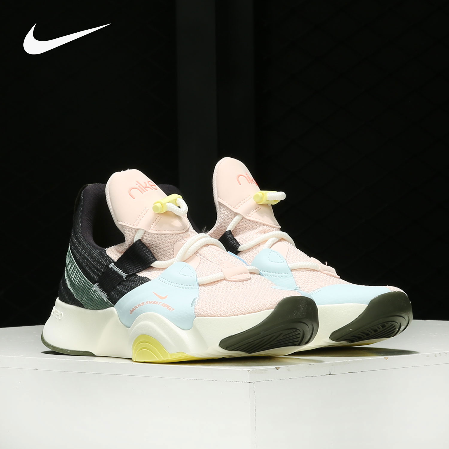 耐克女子泡棉缓震训练运动鞋耐磨