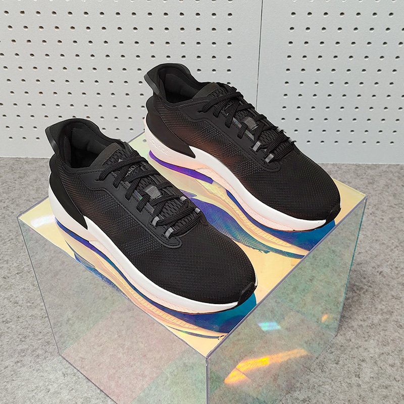 Adidas/阿迪达斯正品AVRYN SHOES男女运动轻便跑步鞋HP5968