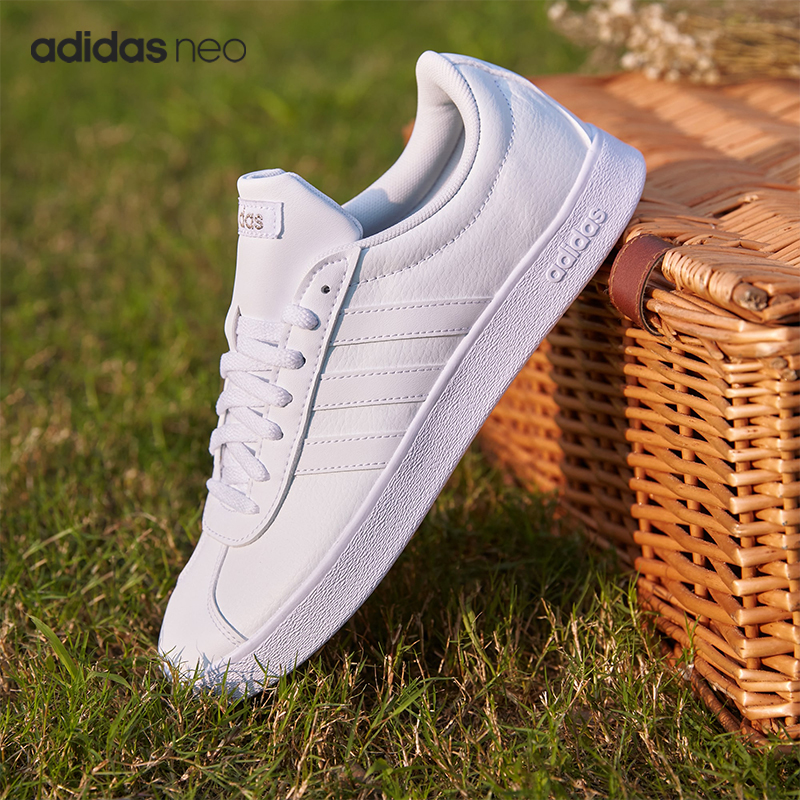 阿迪达斯女子休闲板鞋Adidas