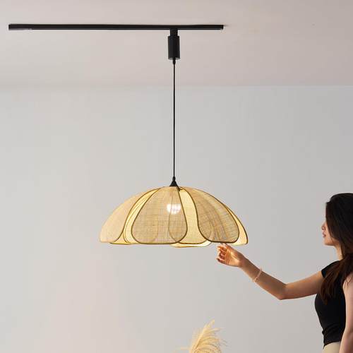 中古风轨道吊灯法式侘寂风饭厅可移位覆古餐桌饭桌花瓣岛台吧台灯