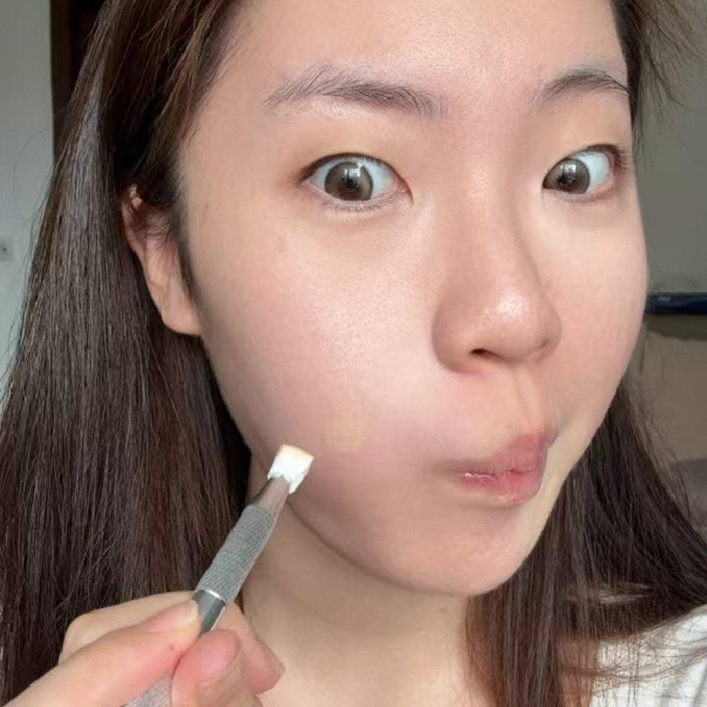 我以前海买的几十块钱的遮瑕刷胶算什么…小粉扑拍拍抓抓夹绵工具