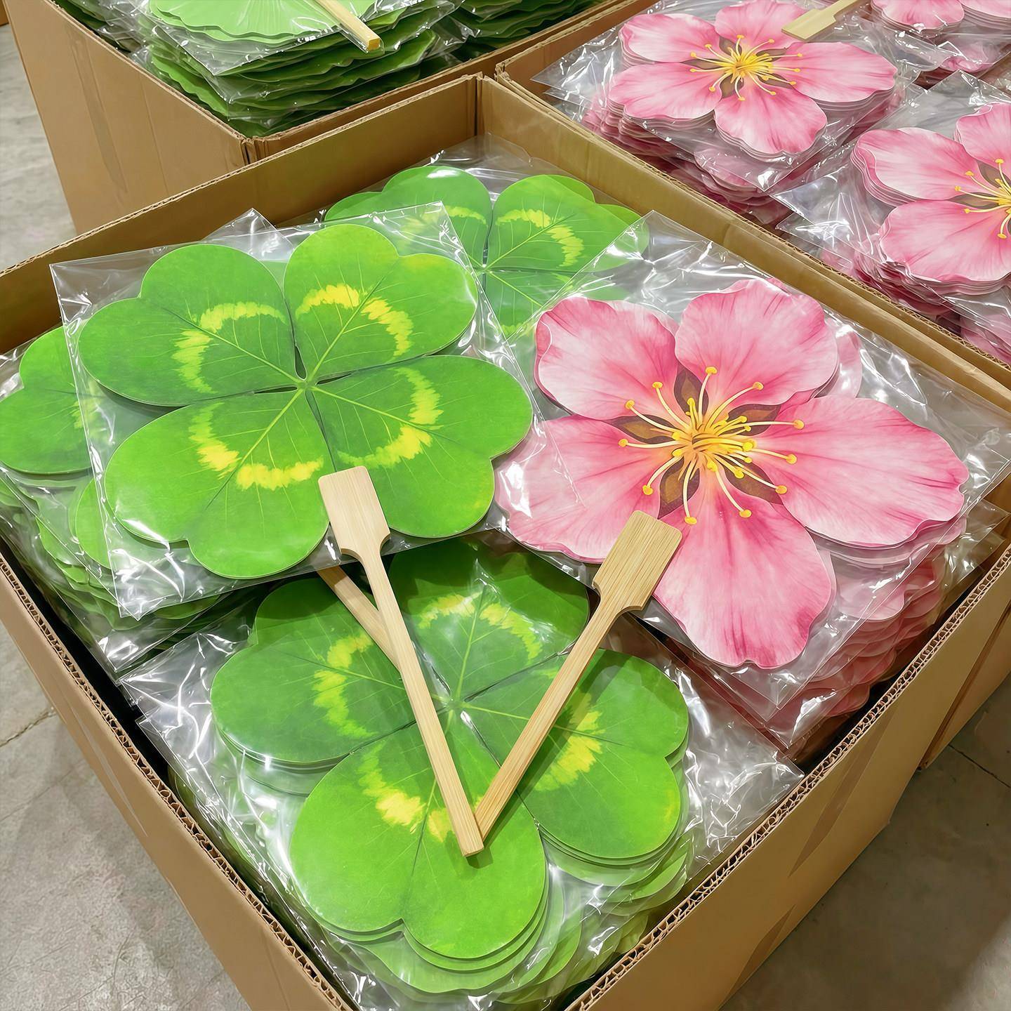 幸运四叶草桃花扇子团高颜值夏天大风凉快手摇耐用可携式文艺扇扇