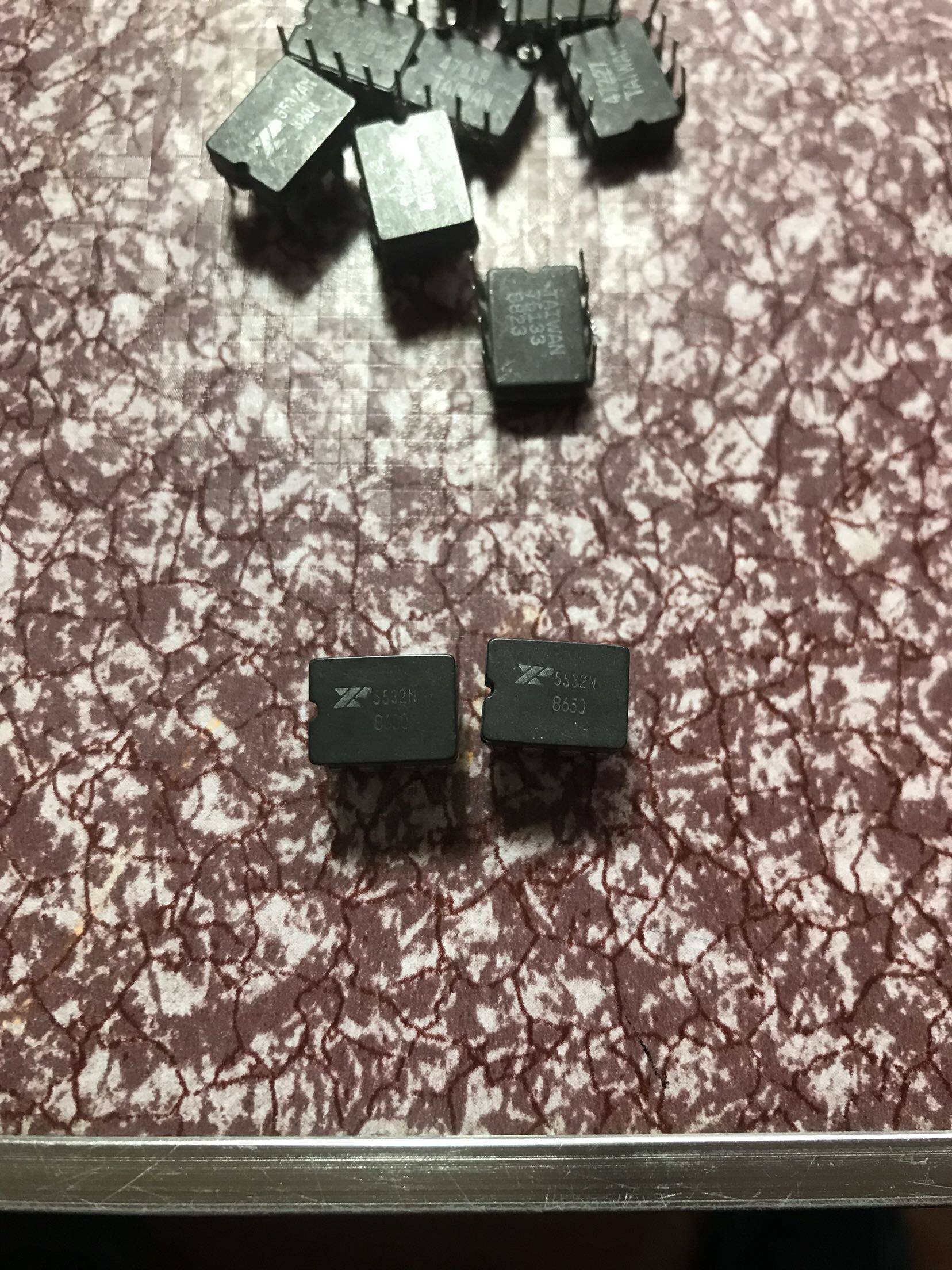 5532,早期八几年的老版5532陶.封 双运放