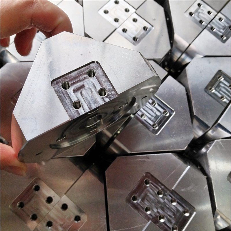 数控机床上下料桁架机械手90度-180度旋转换向夹持气缸三角底座