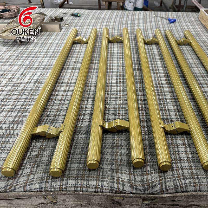 欧欧肯订制肯豪管华不锈钢拉手防指纹圆土金KVT包厢酒店双开推豪