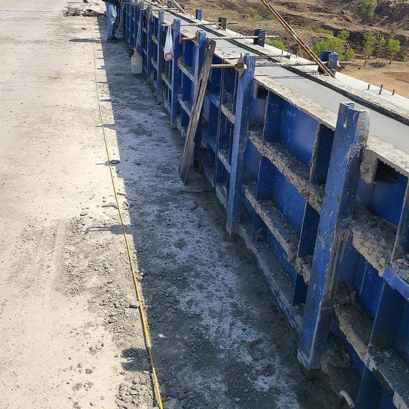 现浇预制水泥高速护防墙44260钢模工板撞程施工高速防护栏钢模具