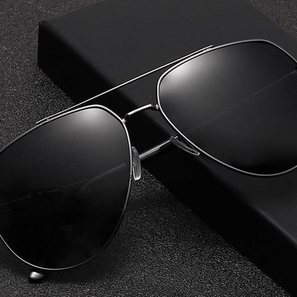 偏光太阳镜202夏季新款男士眼镜金属双梁蛤蟆镜黑色墨镜女厂