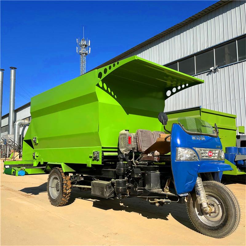 充电精颗粒料款三用撒料车前料进后退轮款三方喂料机牧场用ALZ喂